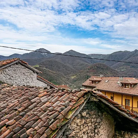 Montegrande Rodeado De Montanas